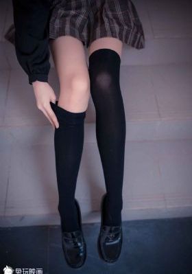 青春草莓蛋_十万网红美女美酱