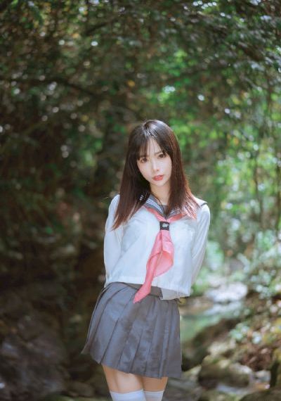 地铁蓝衣女_4K动漫在线观看